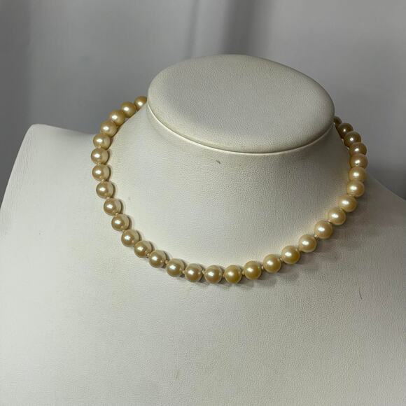 Faux pearl necklace creamy white knotted vintage or vintage look 15" jewelry - Picture 9 of 10